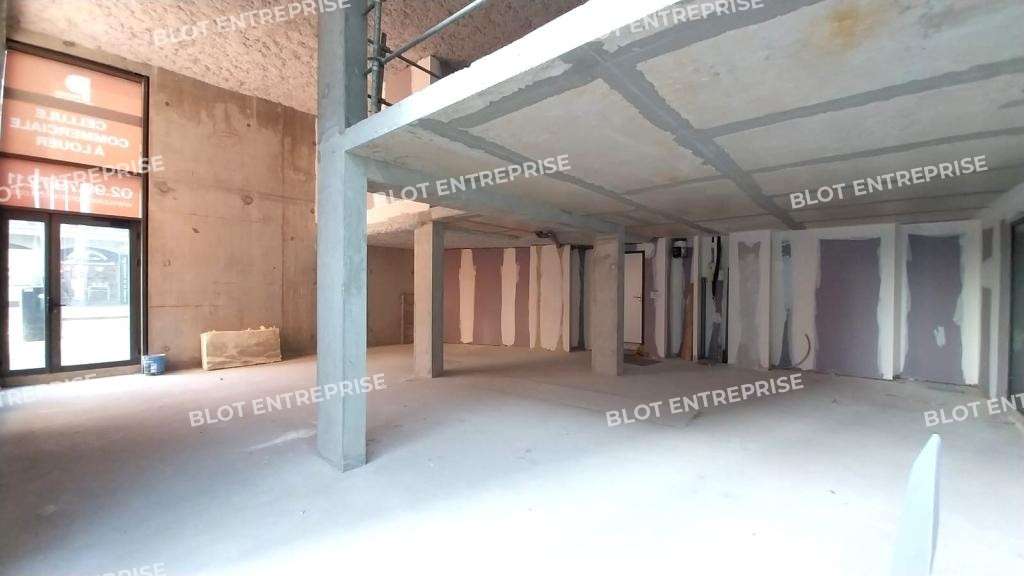 A louer cellule en duplex 136m² axe de Saint-Malo
