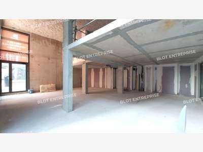 A louer cellule en duplex 136m² axe de Saint-Malo