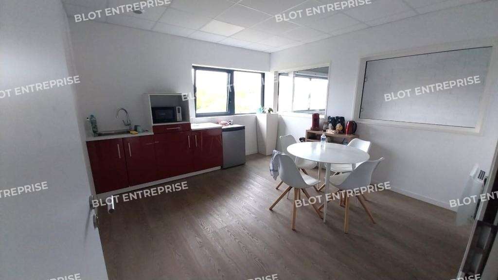 A louer bureaux 510m² Saint-Méloir-des-Ondes 