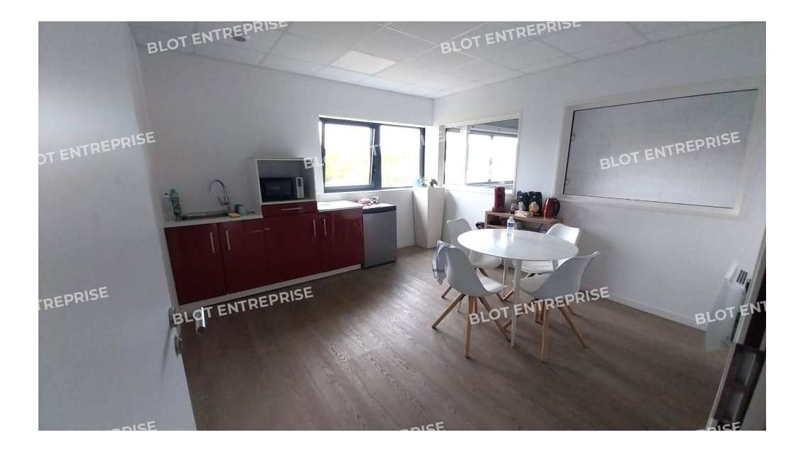 A louer bureaux 510m² Saint-Méloir-des-Ondes 