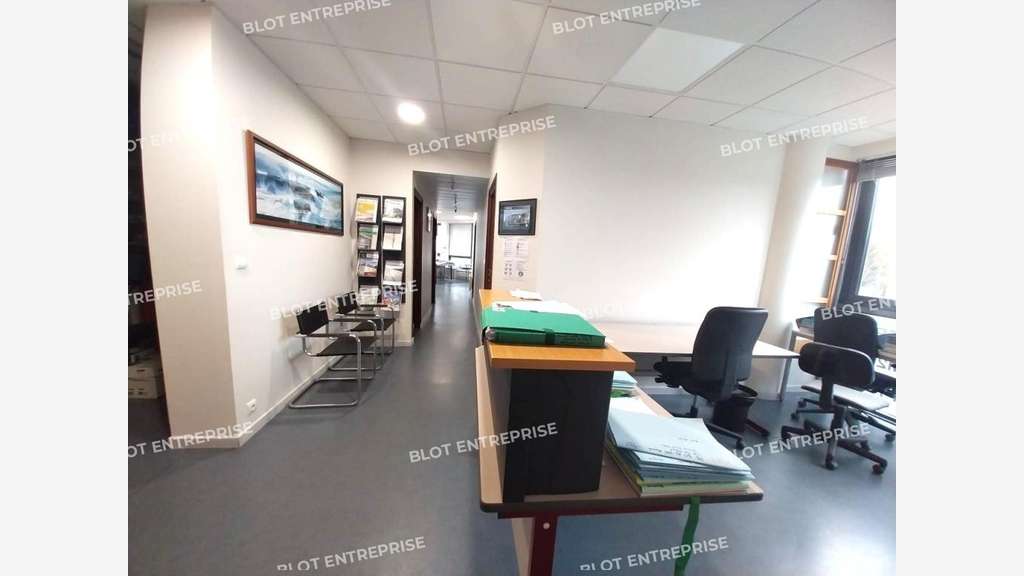 A louer bureaux 127m² à l'entrée de Saint-Malo