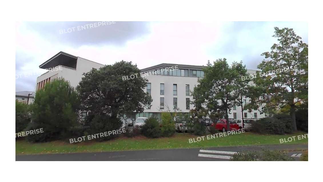 A LOUER - BUREAUX - SAINT-MALO - Secteur Paramé - 