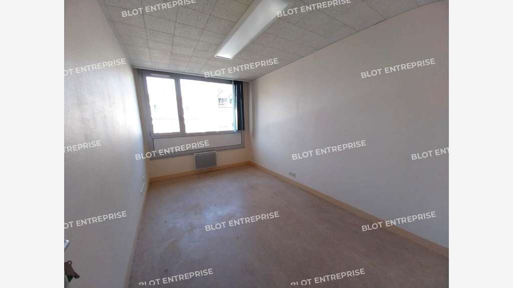 A louer bureaux 94m² à Saint-Malo centre