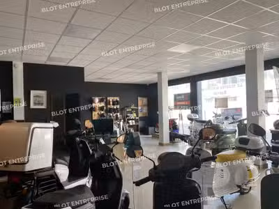 A LOUER - LOCAUX COMMERCIAUX - SAINT-MALO - 74 m²