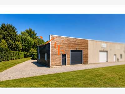 Local professionnel 102m²