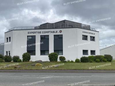 A louer bureaux 620m² à Saint-Martin-des-Champs