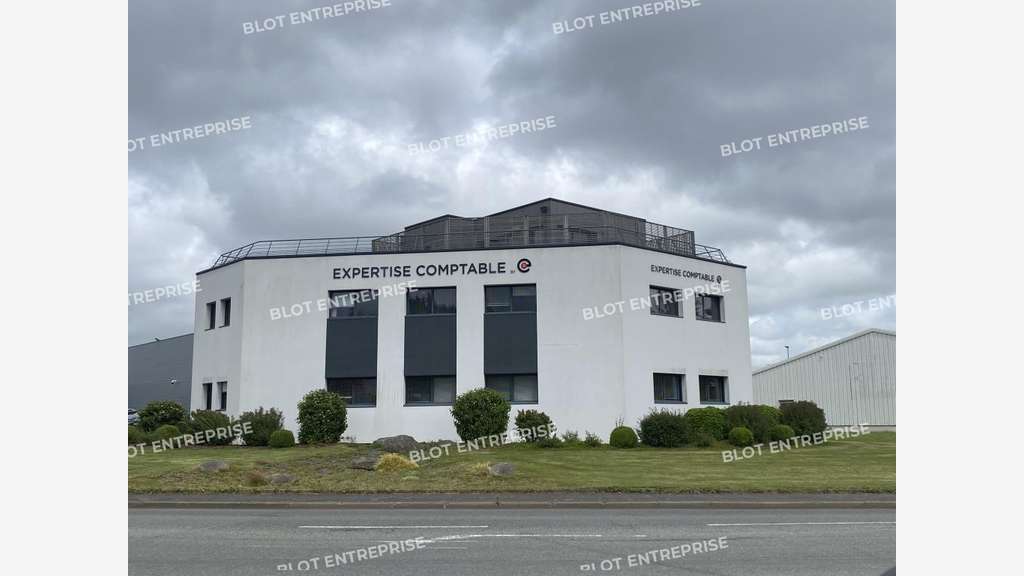 A louer bureaux 620m² à Saint-Martin-des-Champs