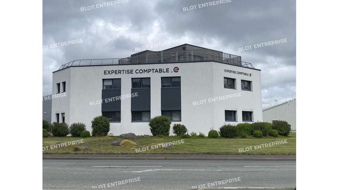 A louer bureaux 620m² à Saint-Martin-des-Champs