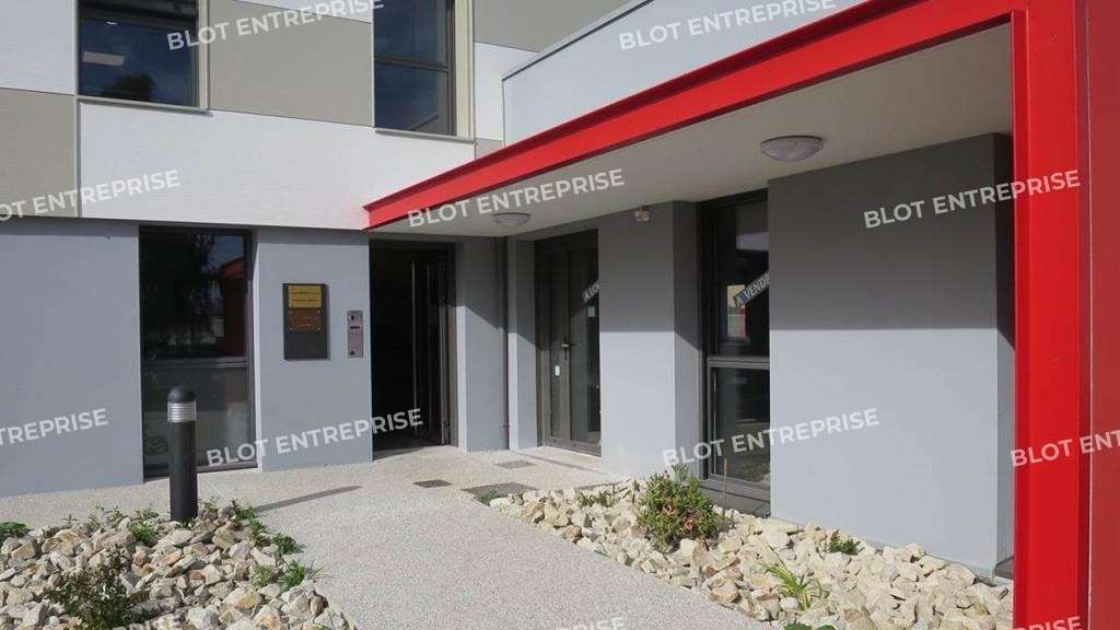 A louer bureaux125m² à Saint-Martin-des-Champs
