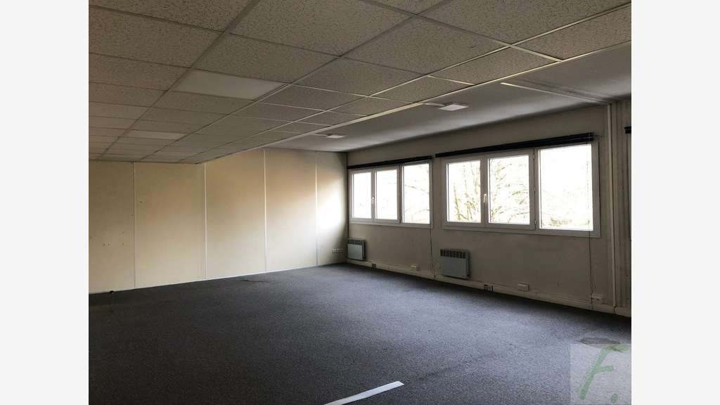 Location bureaux 562m² proches de la gare de Gière