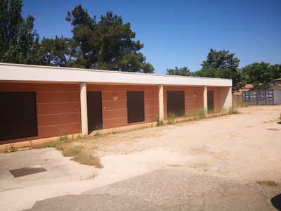 A louer local de 80m² avec parkings Saint-Maximin