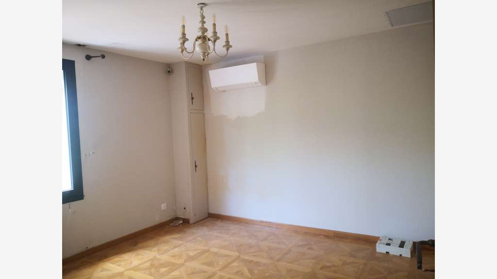 A louer local de 80m² avec parkings Saint-Maximin
