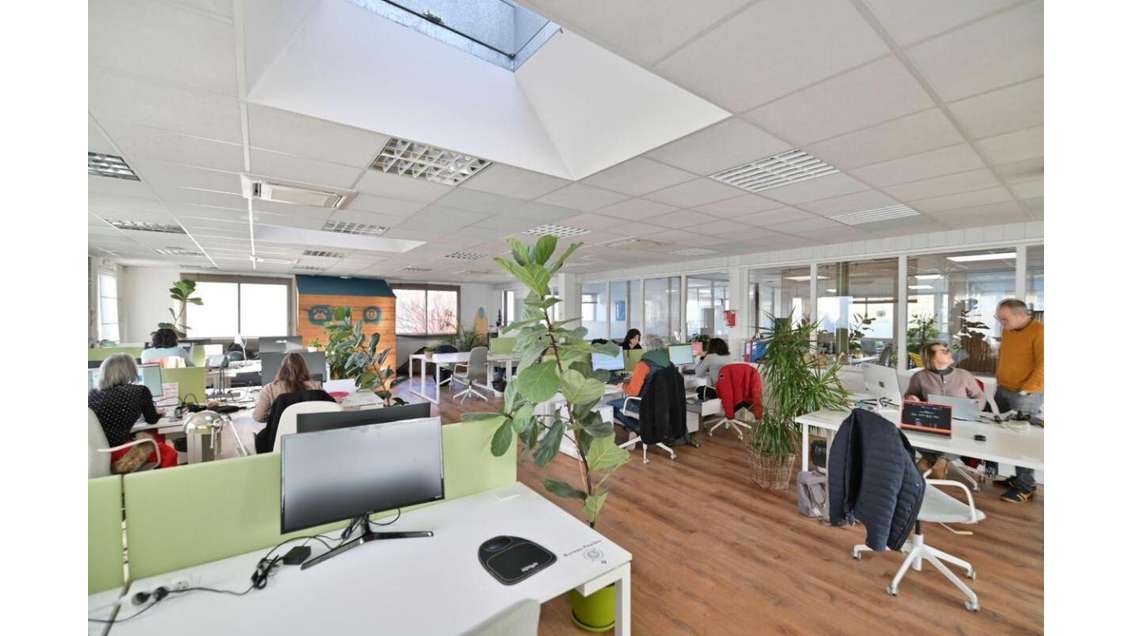 À louer bureaux privatifs et postes Saint-Nazaire