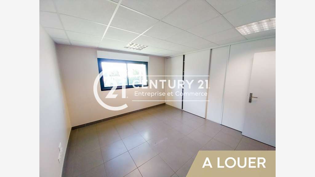 A louer bâtiment artisanal St-Nazaire ZI de Brais