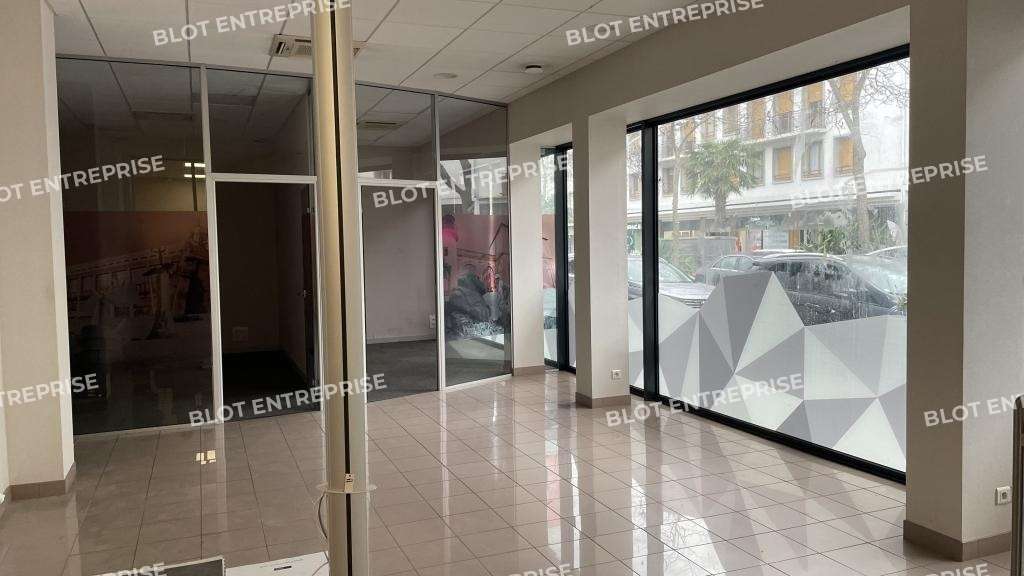 A louer locaux commerciaux 187m² St-Nazaire centre