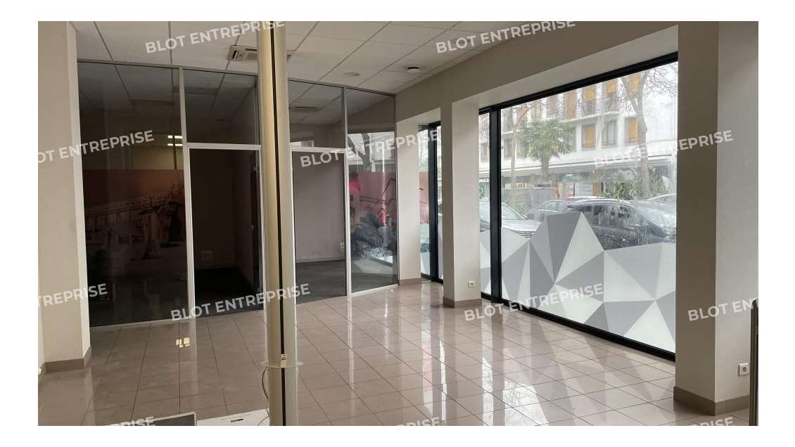 A louer locaux commerciaux 187m² St-Nazaire centre