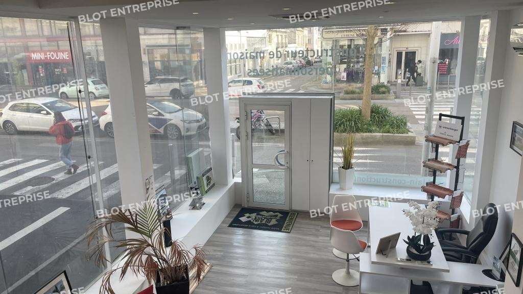 A louer bureaux 108m² vitrine d’angle St-Nazaire