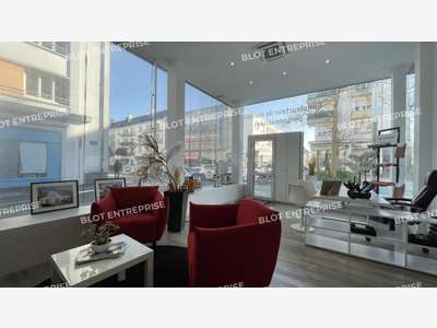 A louer bureaux 108m² vitrine d’angle St-Nazaire