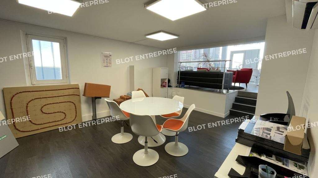 A louer bureaux 108m² vitrine d’angle St-Nazaire