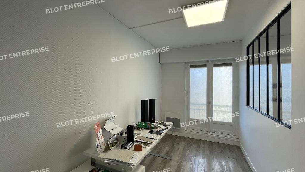A louer bureaux 108m² vitrine d’angle St-Nazaire