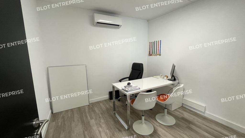 A louer bureaux 108m² vitrine d’angle St-Nazaire