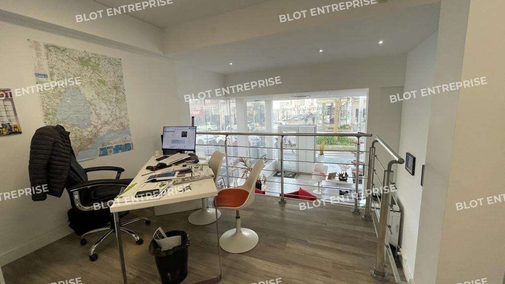 A louer bureaux 108m² vitrine d’angle St-Nazaire