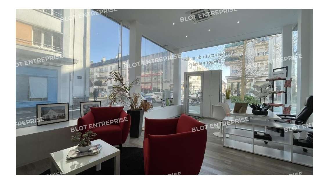 A louer bureaux 108m² vitrine d’angle St-Nazaire
