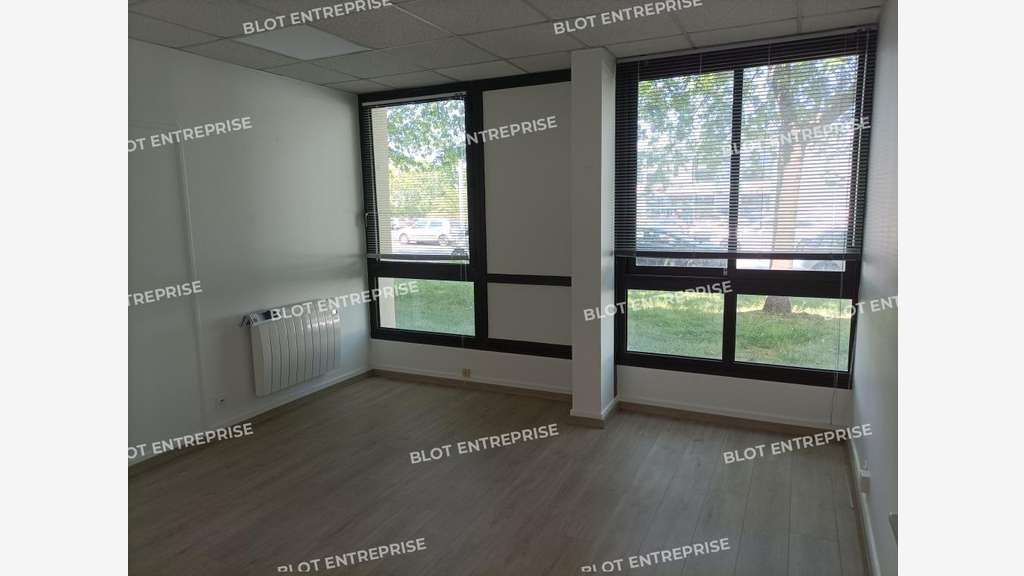 Location bureau de 16m² accès PMR à St Nazaire