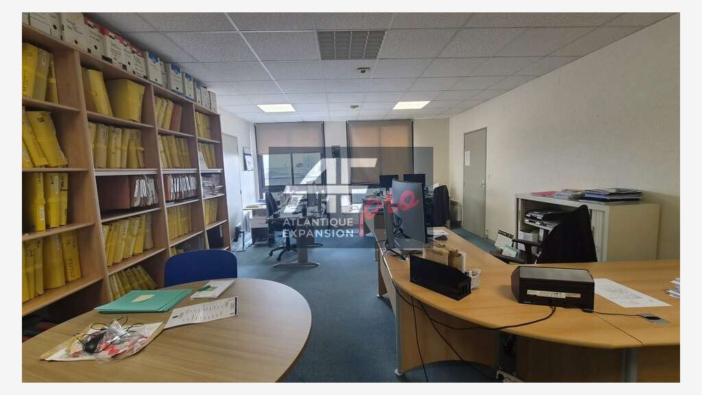 Plateau tertiaire 449m² à louer à Saint-Nazaire