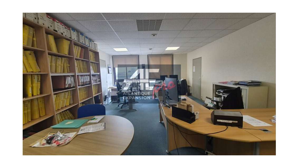 Plateau tertiaire 449m² à louer à Saint-Nazaire