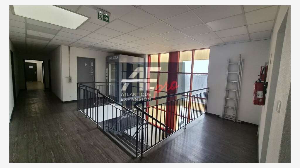 Plateau tertiaire 449m² à louer à Saint-Nazaire