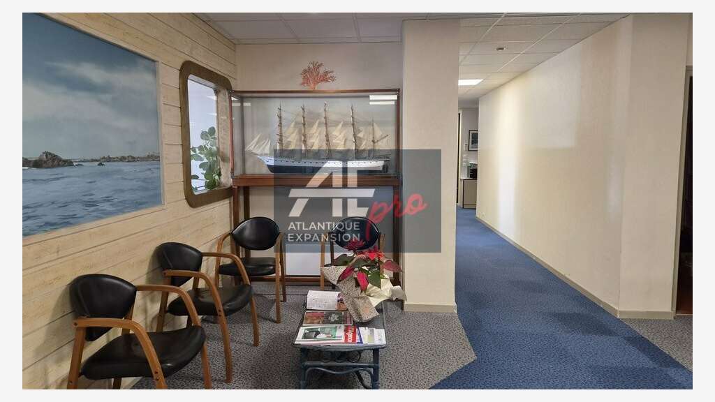Plateau tertiaire 449m² à louer à Saint-Nazaire
