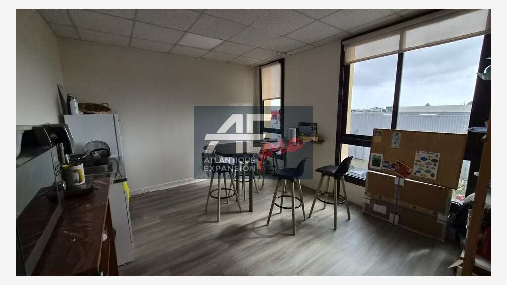 Plateau tertiaire 449m² à louer à Saint-Nazaire