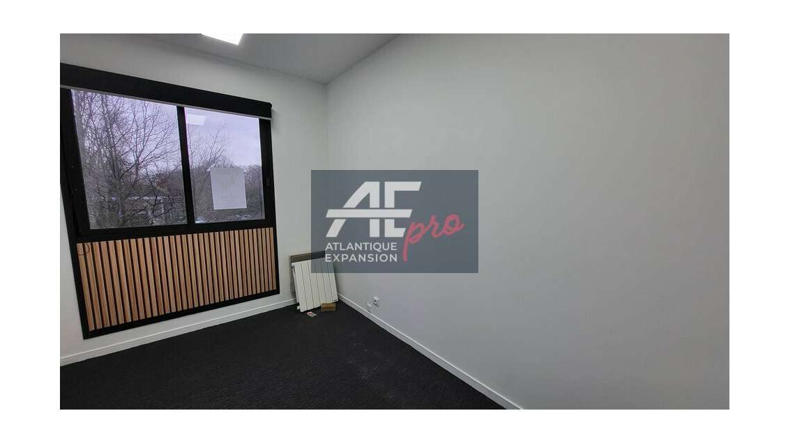 44 - SAINT-NAZAIRE - BUREAUX à louer