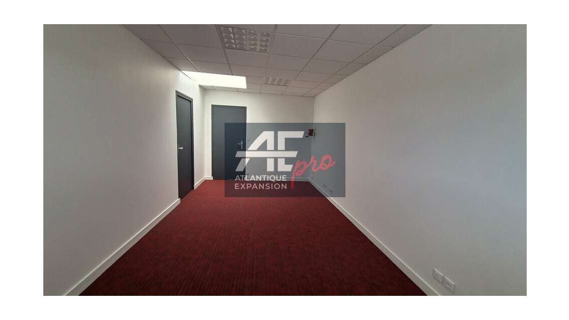 44 - SAINT-NAZAIRE - BUREAUX à louer