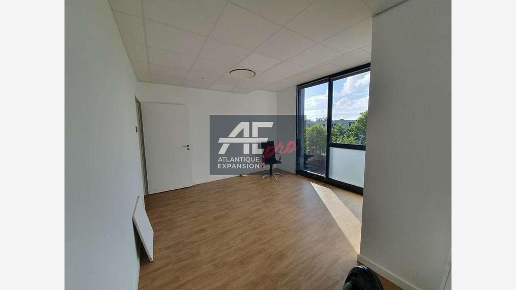 44 - SAINT NAZAIRE - BUREAUX à louer