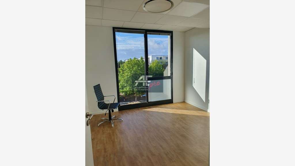 44 - SAINT NAZAIRE - BUREAUX à louer