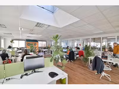 À louer – Bureaux privatifs et postes en co