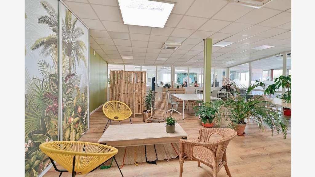 À louer – Bureaux privatifs et postes en co