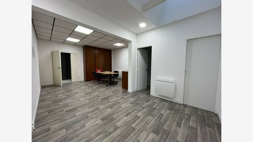 A louer bureaux 480m² à Saint-Omer (62)