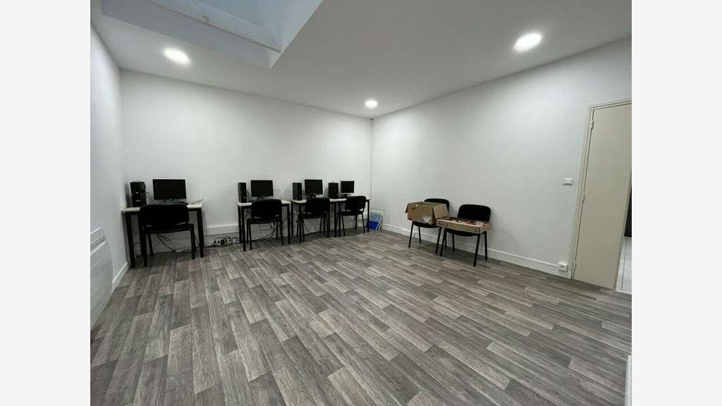 A louer bureaux 480m² à Saint-Omer (62)