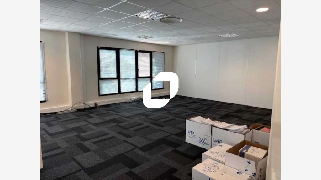 A louer Bureaux 2032m² Saint ouen