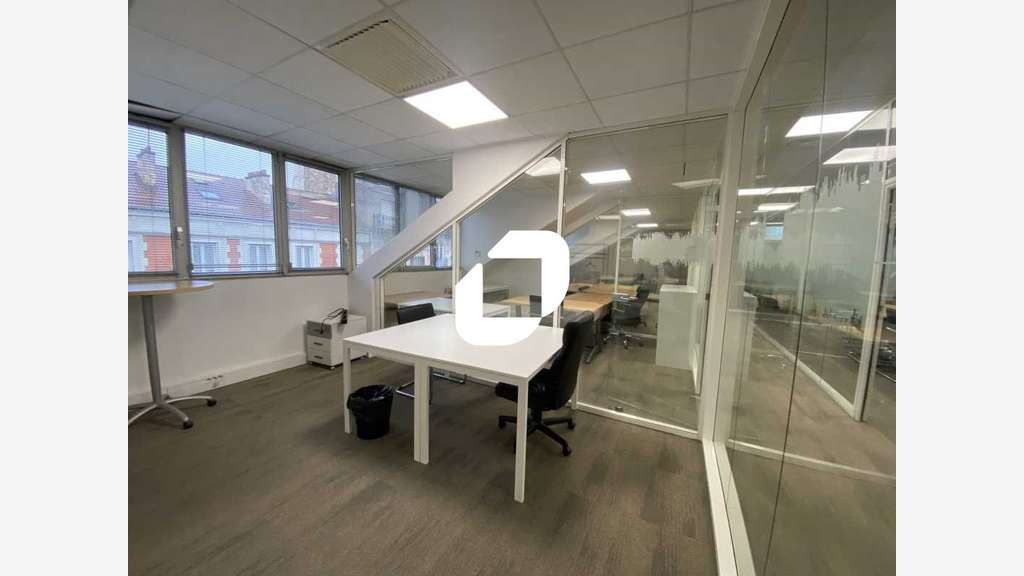 A louer Bureaux 297m² Saint ouen