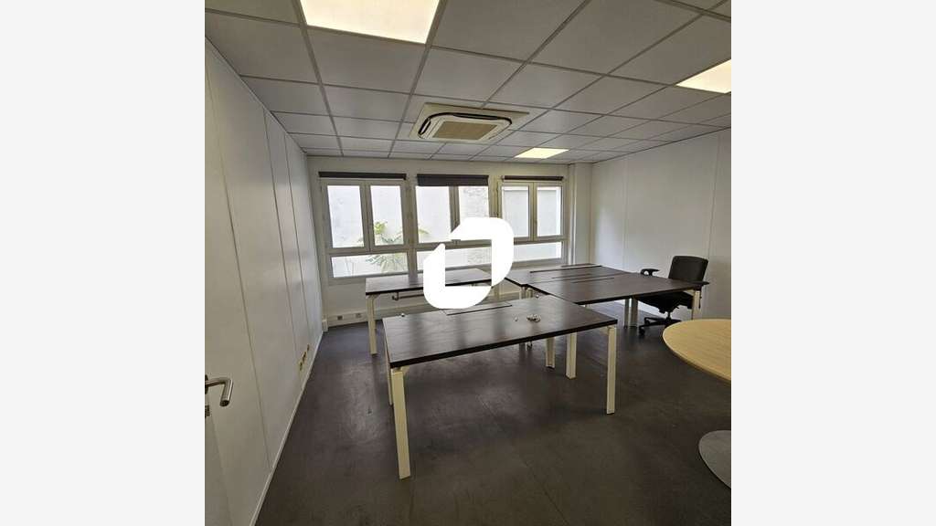 A louer Bureaux 230m² Saint ouen