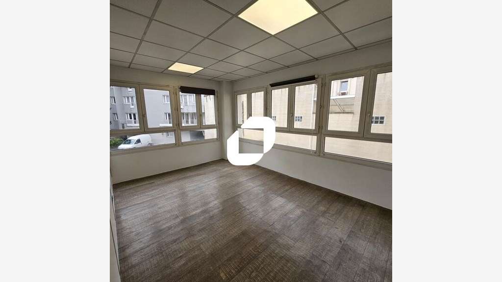 A louer Bureaux 595m² Saint ouen