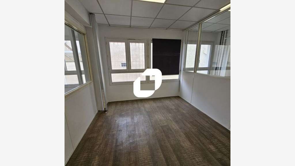 A louer Bureaux 595m² Saint ouen