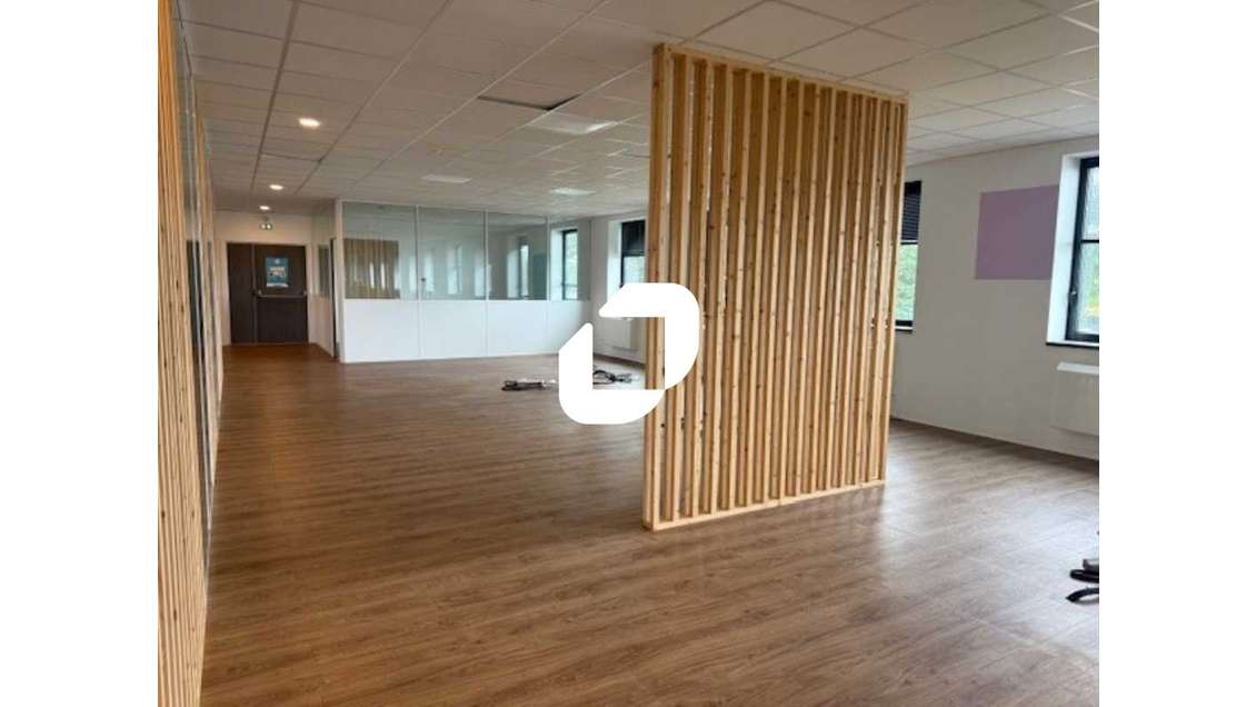 A louer Bureaux 677m² Saint ouen l'aumone