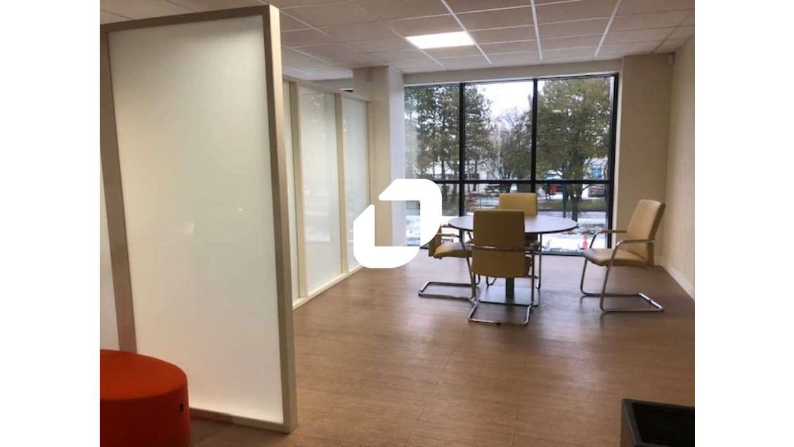A louer Bureaux 677m² Saint ouen l'aumone