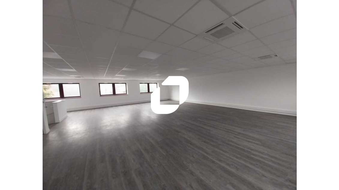 A louer Bureaux 613m² Saint ouen l'aumone