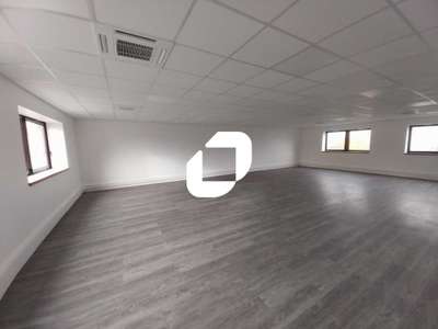 A louer Bureaux 893m² Saint ouen l'aumone